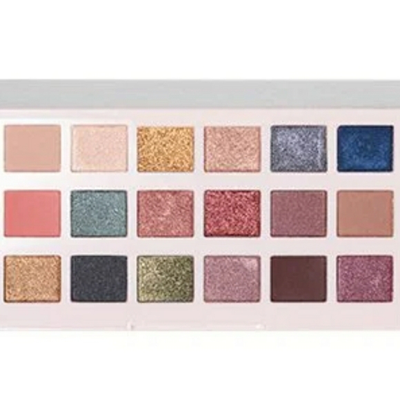 **SOLD** Ciate EyeShadow pallet - Picture 1 of 2
